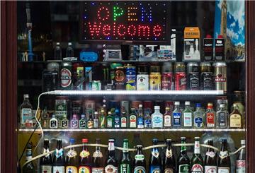 In Bremen darf an mehreren Stellen an Wochenenden kein Alkohol mehr verkauft werden.