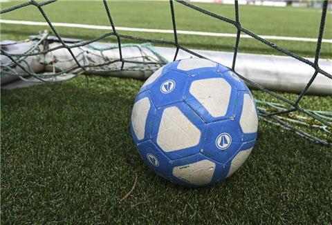 In Bremen gab es am Wochenende einen Angriff auf einen Amateurfußball-Schiedsrichter.