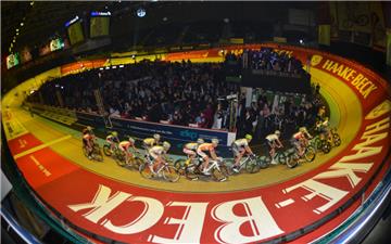 In Bremen gehen die Radsportler wieder aufs Lattenoval. Das Sechstagerennen beginnt.