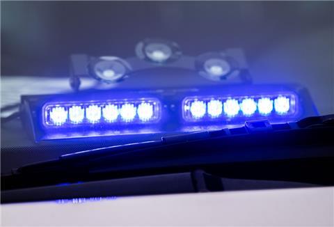 Blaulicht auf Polizeifahrzeug