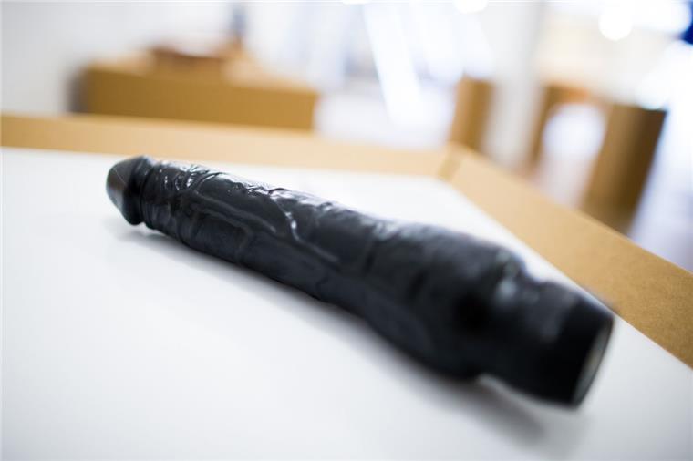 Verdächtige Geräusche: Frau hält Vibrator für einen Einbrecher In Bremen ist ein Vibrator für einen Einbrecher gehalten worden.