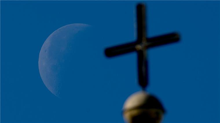 In Bremen sollen Behörden erstmals versucht haben, das Kirchenasyl aufzuheben. (Symbolbild) 