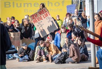 Klimastreik in Bremerhaven, Plakate, Menschen