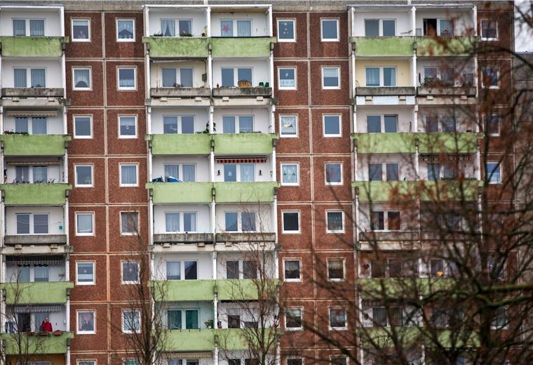 In Bremerhaven gibt es über 35.000 Wohnungen, die Privatleuten oder Eigentümergemeinschaften gehören. Im Bundestag wird zurzeit ein Gesetz diskutiert, das die Rechte der Besitzer beschneiden und die Position der Hausverwaltungen stärken würde.