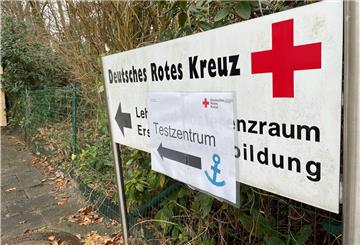 In Bremerhaven ist das mit der Hilfe des Kreisverbands des Deutschen Roten Kreuzes (DRK) aufgebaute ein Testzentrum für Corona-Schnelltests an den Start gegangen.