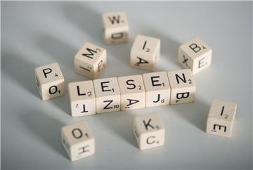 In Bremerhaven können nach Schätzungen rund 11 000 Menschen zwischen 18 und 64 Jahren nicht richtig lesen und schreiben.  