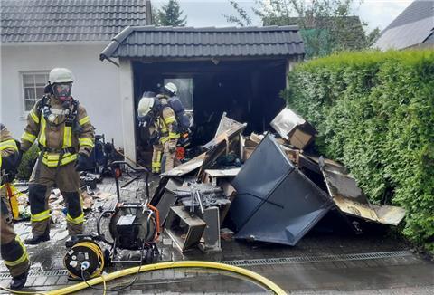 In Bremerhaven-Lehe hat eine Garage gebrannt.