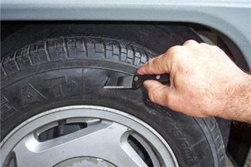 In Bremerhaven-Lehe wurden Autoreifen zerstochen.