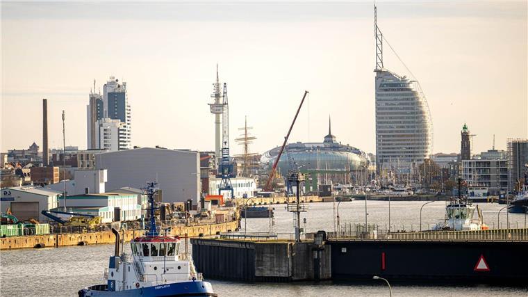 In Bremerhaven sind die Menschen im Bundesdurchschnitt besonders oft überschuldet. (Archivbild)