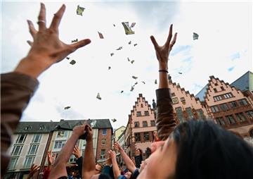 In Bremerhaven soll es - wie hier auf diesem Foto - Geld geregnet haben.