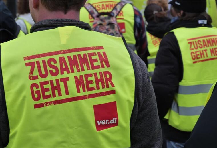 Warnstreik TVöD am 16. Februar 2023 in Bremerhaven.
