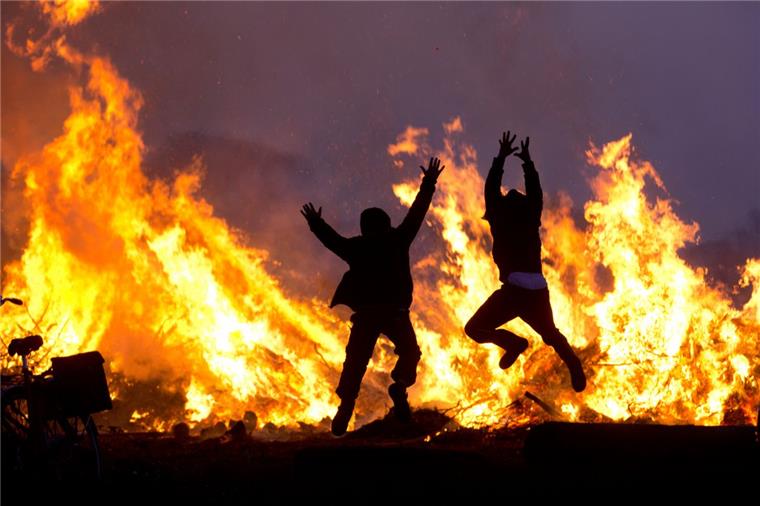In Bremerhaven und im Cuxland werden in den kommenden Tagen wieder zahlreiche Osterfeuer brennen.