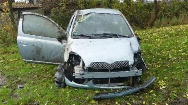 Ein Unfallfahrzeug. In Bülkau überschlug sich ein Autofahrer mehrfach – er kam mit leichten Verletzungen davon.
