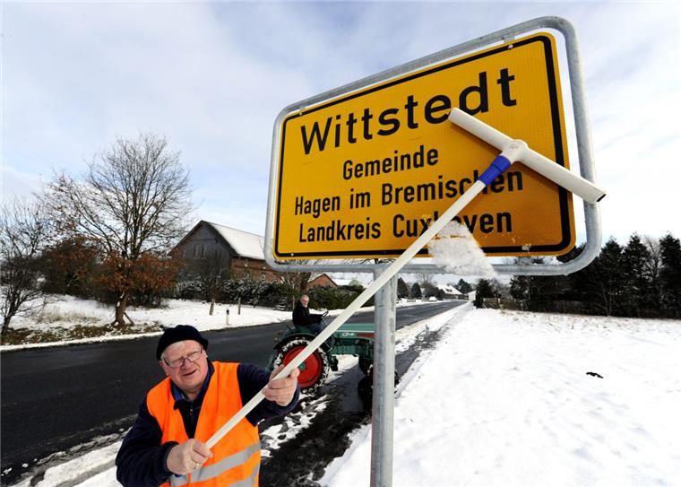 Das Sauberdorf: Wittstedt ist der sauberste Ort im Landkreis In dem kleinen Dorf Wittstedt wird ehrenamtlich gereinigt, was das Zeug hält. Walter Rönner ist vorne dabei. Foto Scheschonka