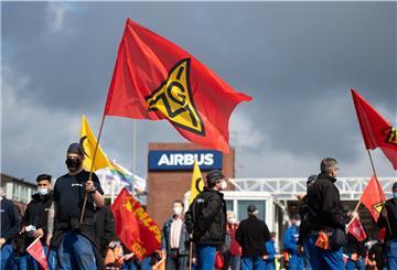 In dem seit Monaten schwelenden Konflikt um den geplanten Konzernumbau bei Airbus droht die IG Metall nun offen mit Arbeitskampf.