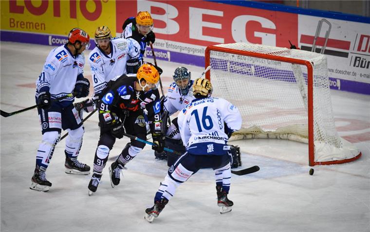 In den Duellen zwischen den Pinguins und den Iserlohn Roosters geht es immer hoch her. Von acht Partien in der Eisarena Bremerhaven wurden fünf durch nur ein Tor entschieden.