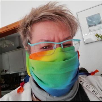 In den Farben des Regenbogens: Martina Bahl.