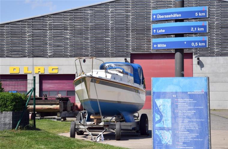 In den Hallen des Cityports Bremerhaven an der Geeste ist neben Wassersportvereinen auch die DLRG untergebracht.