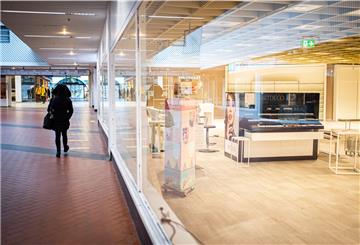 In den Innenstädten droht Leerstand: Das Kaufhaus Karstadt in der Bremerhavener Innenstadt ist mittlerweile Geschichte.