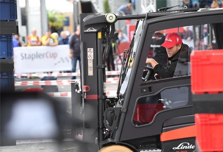 Staplerfahrer beim StaplerCup in Bremen