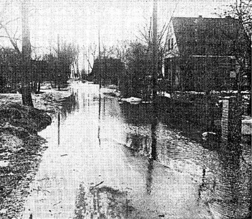 In den Straßen des alten Marschenhofs in Misselwarden stand das Wasser. Foto: NZ...
