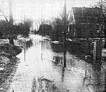 In den Straßen des alten Marschenhofs in Misselwarden stand das Wasser. Foto: NZ...