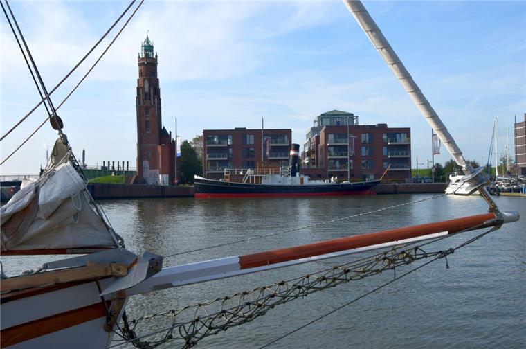Bremerhaven: Kleiner Verein kümmert sich um die "Welle" In den vergangenen Wochen lag das Schiff vor dem Loschen-Leuchtturm. Inzwischen hat es wieder an die Ostseite des Neuen Hafens verholt.