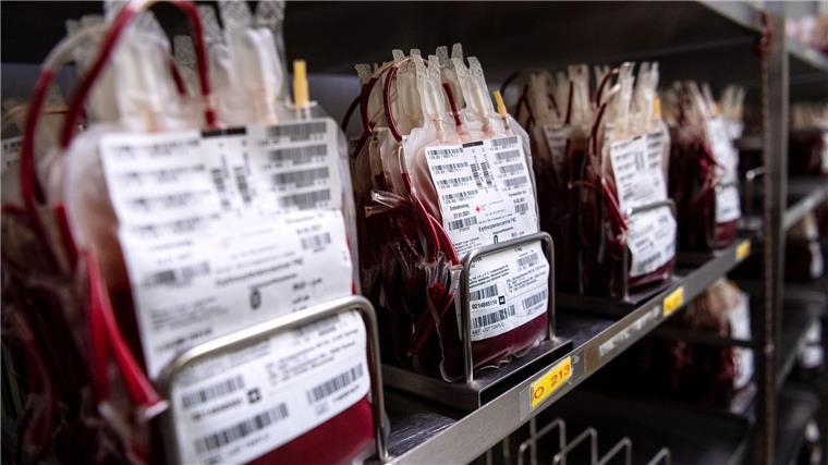 Blutspender aktuell dringend gesucht In den vergangenen Wochen spendeten weniger Menschen Blut, daher werden die Konserven knapp.