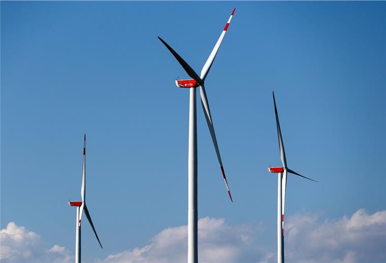 In den zurückliegenden Wochen hat der Landkreis Genehmigungen für die Errichtung und den Betrieb von sechs Windparks erteilt.