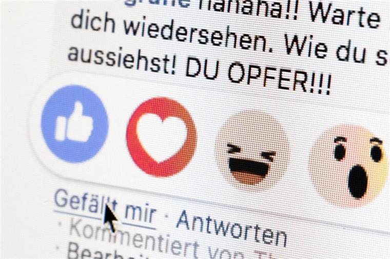 Polizei startet in Cuxhaven Info-Kampagne gegen Hass-Attacken In der Anonymität des Internets gibt es immer öfter Hass-Attacken auch auf Politiker.