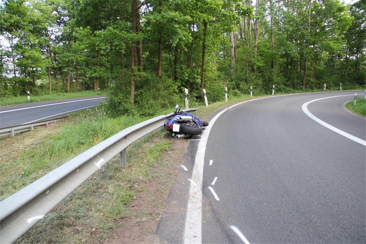 Motorrad- und E-Bike-Fahrer schweben nach Stürzen in Lebensgefahr In der Autobahn-Auffahrt Industriehäfen stürzte ein Motorradfahrer.