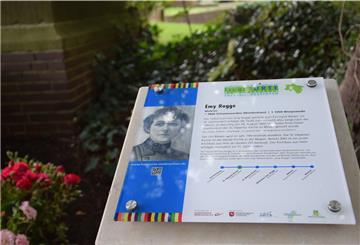In der Blexer Kirche wurde Emy Rogge getauft. Eine Infotafel neben der Kirche ist nun Teil de Gedenkwegs.