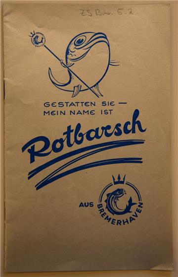 In der Broschüre „Gestatten Sie – mein Name ist Rotbarsch“ wird unter anderem über die Bedeutung des Fischs für die Versorgung – von der Anlandung über die Verarbeitung bis hin zum Verzehr – berichtet.