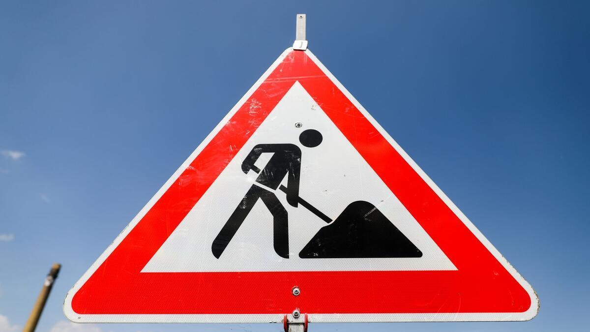Neue Stromleitung: Büttelstraße ab 27. Oktober voll gesperrt Baustellenschild. In der Büttelstraße in Schiffdorf wird vom 27. Oktober bis 14. November eine Stromleitung verlegt. Die Straße ist dafür voll gesperrt.