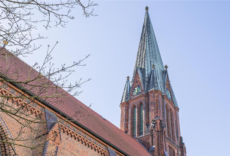 Herbstliche Orgelmusik erklingt in der Christuskirche Blick auf den Turm der Christuskirche in Geestemünde