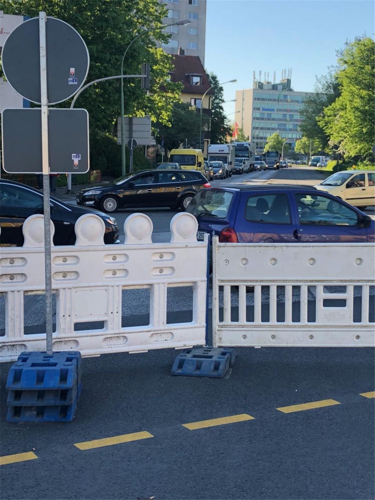 In der Columbusstraße kam es am Montagmorgen zu Staubildungen.