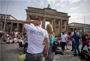 In der Corona-Pandemie schwindet bei etlichen Bürgern laut einer Studie das Vertrauen in die Regierung.