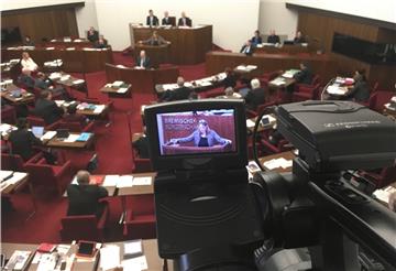 In der Coronakrise beherrschte der Senat die politische Bühne, nicht die Bürgerschaftsabgeordneten. Aber das Parlament sei dennoch eng in alle Entscheidungen eingebunden gewesen, sagen Vertreter der Regierungsfraktionen. Der CDU-Bundestagsabgeordnete Andreas Mattfeldt hatte beklagt, dass das National-Parlament zu wenig an den Corona-Entscheidungen beteiligt war. Foto: Mündelein