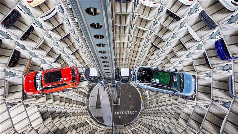 „Rabenschwarzes Quartal“ für deutsche Autohersteller In der deutschen Autoindustrie stehen Tausende Stellen auf dem Spiel - auch bei VW. (Archivbild)