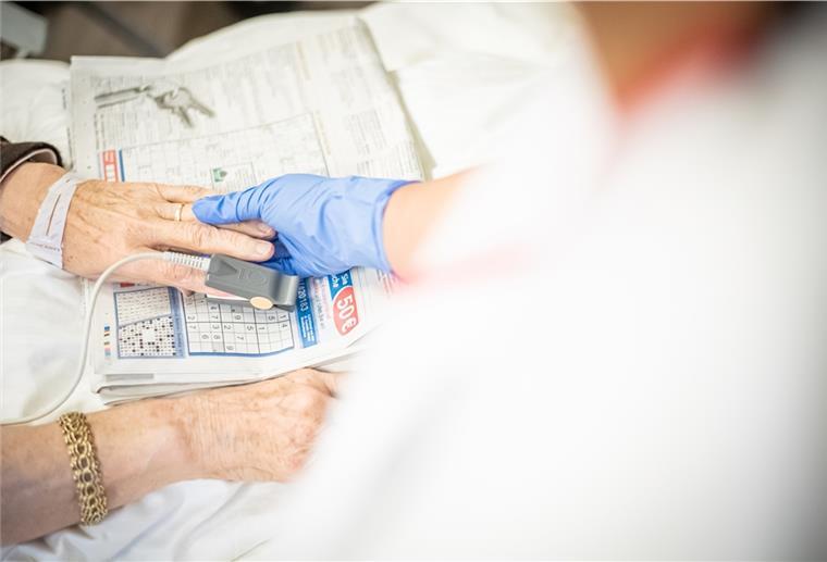 Corona-Patienten im Schnitt zehn Jahre jünger In der dritten Welle sind die Corona-Patienten in den Krankenhäusern deutlich jünger als in der zweiten Welle.