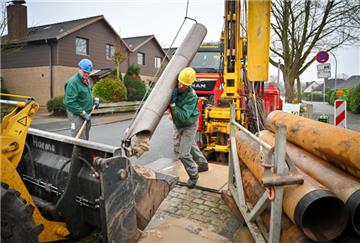 In der Flettnerstraße in Bremerhaven-Wulsdorf wurden vor rund 2 Wochen gebohrt. Nun mussten diese Arbeiten eingestellt werden.  