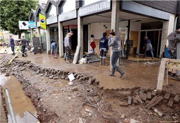 In der Gemeinde Kall in Nordrhein-Westfalen trat die Urft über die Ufer. Zerstört wurde auch die örtliche Buchhandlung Pavlik (Bild). 