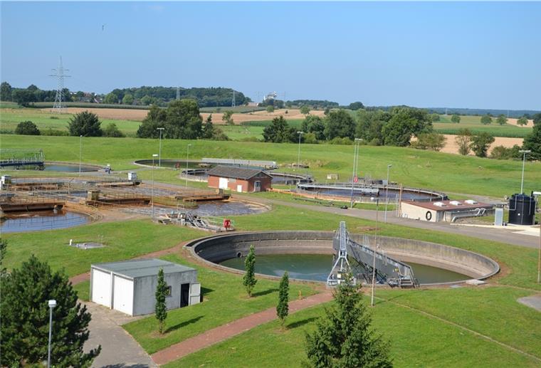 Zeven: Wieder Zoff um Abwasser-Gebühren In der großen Anlage am nord-östlichen Rand der Stadt Zeven werden die Abwässer aus der Samtgemeinde gereinigt.