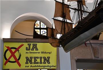 In der Handelskammer Bremen hängt ein Banner gegen die Ausbildungsplatzabgabe.