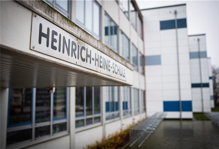 Land Bremen investiert in Ganztagsschulen In der Heinrich-Heine-Schule in Leherheide wird für 4,55 Millionen Euro eine Multifunktionshalle gebaut, die als Aula und Mensa dienen wird. Das Geld kommt aus einer Sonderrücklage des Landes, mit der nun etliche Projekte im Schul- und Kita-Bereich verwirklicht werden können. Foto: Hartmann