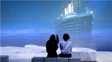 In der immersiven Ausstellung wird Kurs auf den Eisberg genommen. 