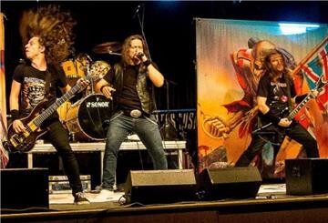 In der Jahnhalle in Nordenham sind am 13. September Songs der Metal-Legenden Iron Maiden zu hören. Gespielt werden sie von der Coverband Iron Maidnem. 