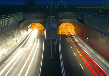 In der kommenden Woche wird der Wesertunnel jeweils in den Nachtstunden wegen Wartungsarbeiten teilweise oder sogar komplett gesperrt.