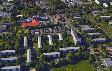 In der Louise-Schröder-Straße in Leherheide hat ein Papiercontainer gebrannt.