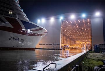 In der Meyer-Werft in Papenburg sind 18 Personen mit Corona infiziert, weitere Mitarbeiter sind in Quarantäne. 